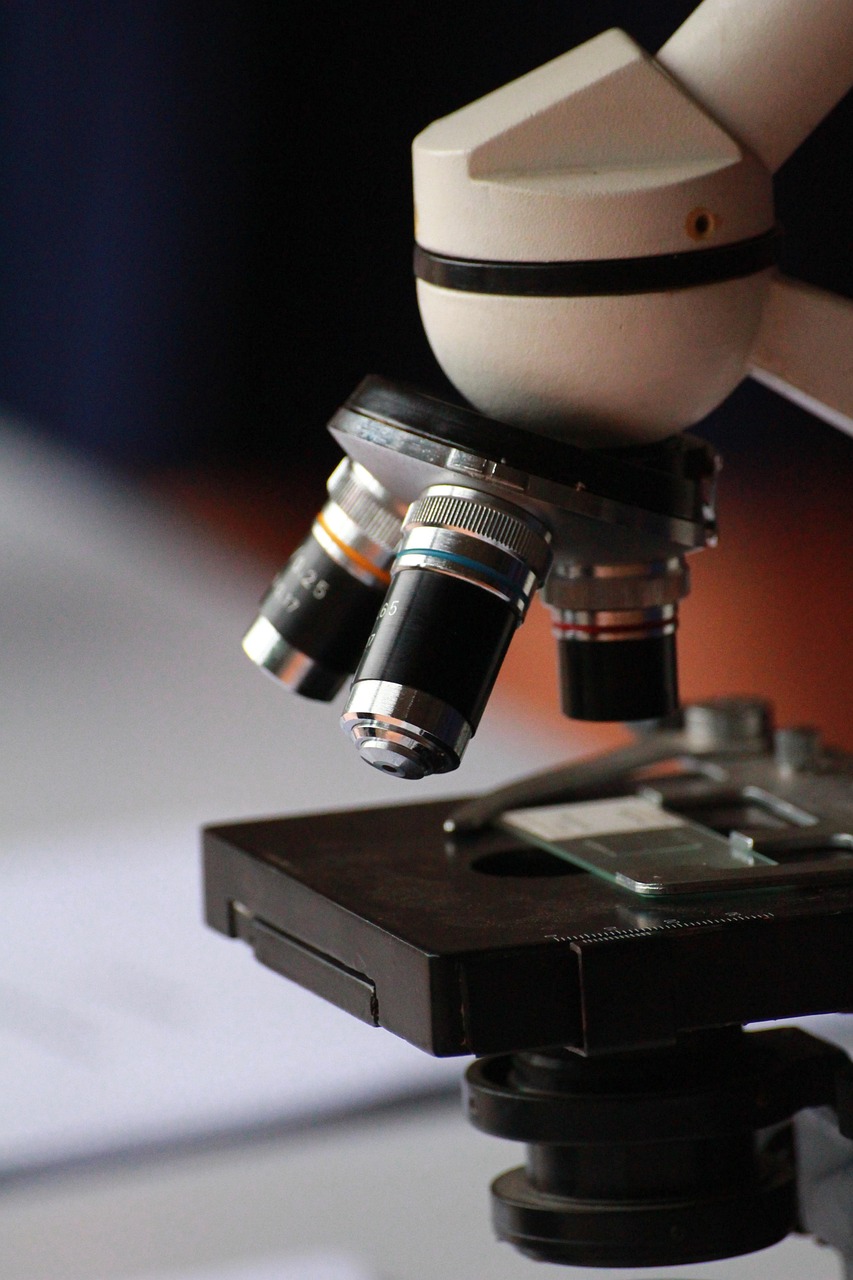 microscope, beautiful wallpaper, photomicroscope, ultramicroscope, science, scientific, object, white microscope, education, background, white, school, technology, work, symbol, table, medical, concept, macro, equipment, tool